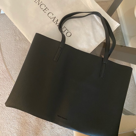 Vince Camuto Handbags - Vince Camuto Shoulder Bag